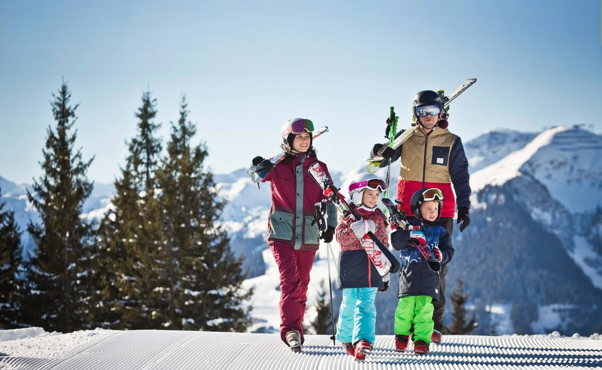 3525 Familie im Skicircus Saalbach Hinterglemm Leogang Fieberbrunn (2) Kopie