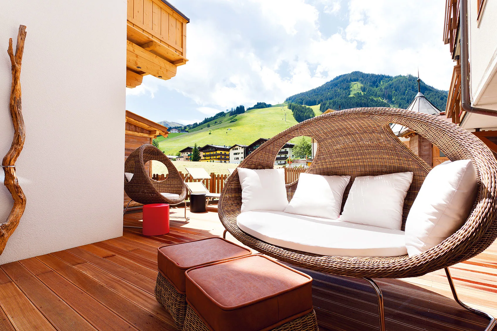 2459 Terrasse mit Sofakorb