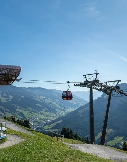 Seilbahn im Sommer Seilbahn im Sommer