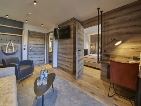 Studio Hochtor Studio Hochtor Gesamtaufnahme ganzes Zimmer