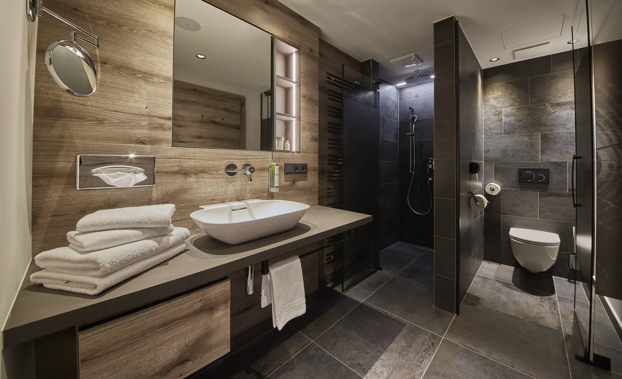 5742 Bad im Studio Hochtor mit Wachbecken, Dusche und WC