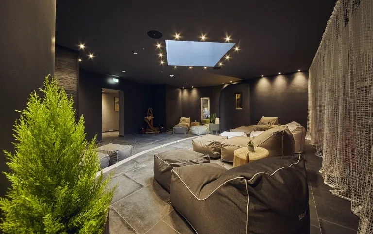Die Familien-Chillout-Area zum Entspannen Verschiedene Sitzsäcke liegen in der Familien-Chillout-Area zur Entspannung
