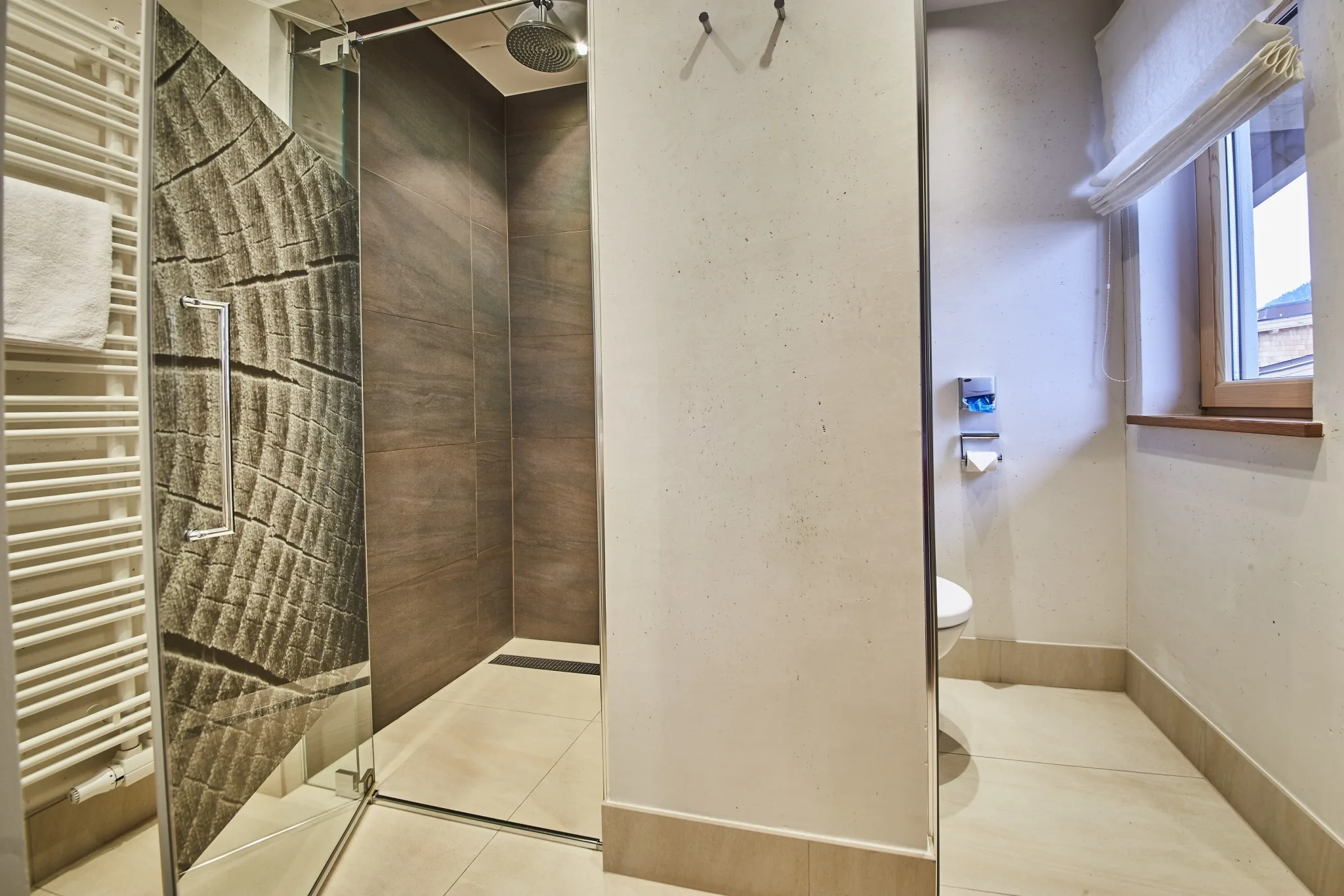 5923 Blick in die Dusche in einem unserer Zimmer