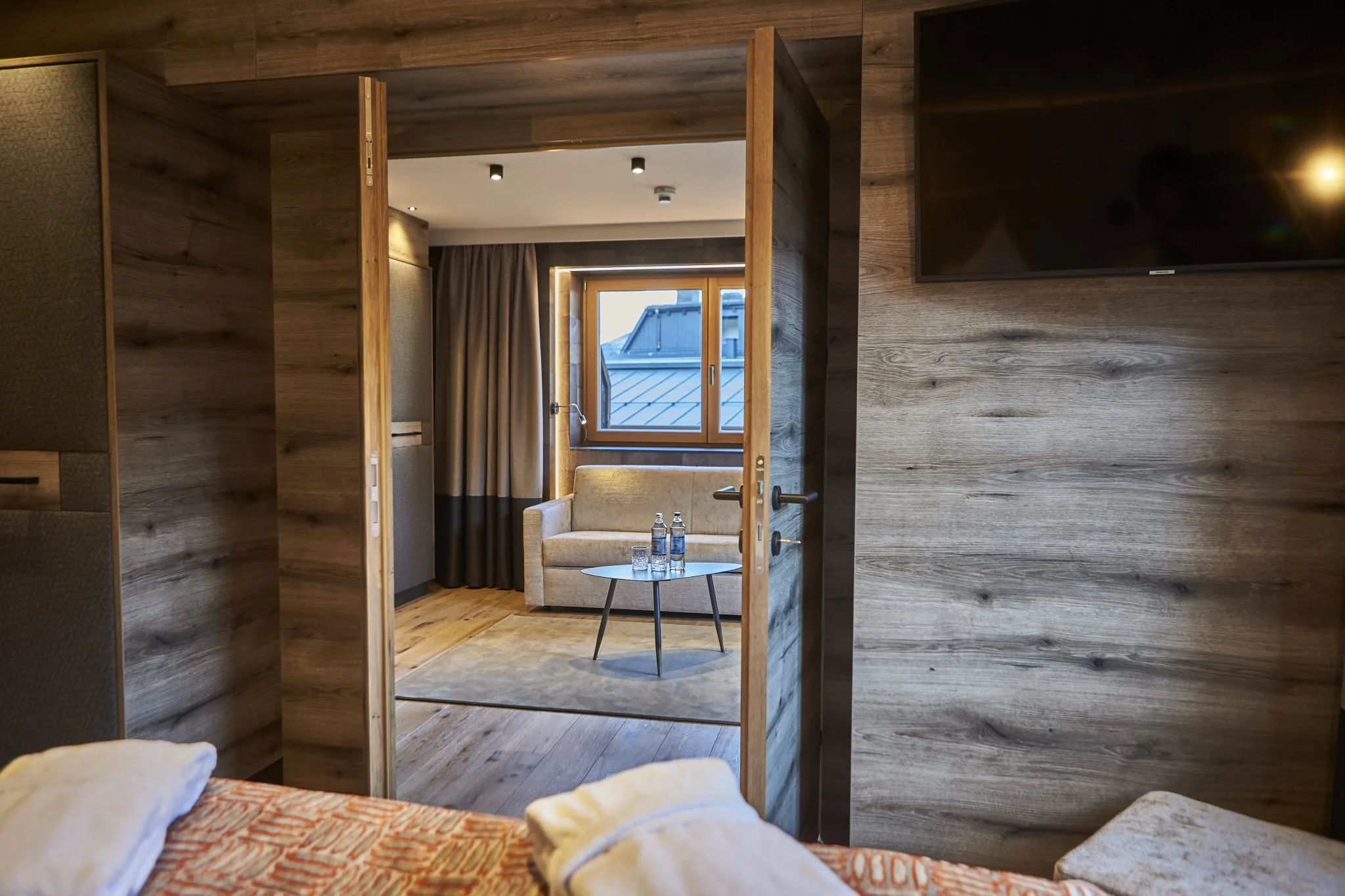 Studio Reiterkogel Blick ins Wohnzimmer Blick ins Wohnzimmer durch geöffnete Tür im Studio Reiterkogel