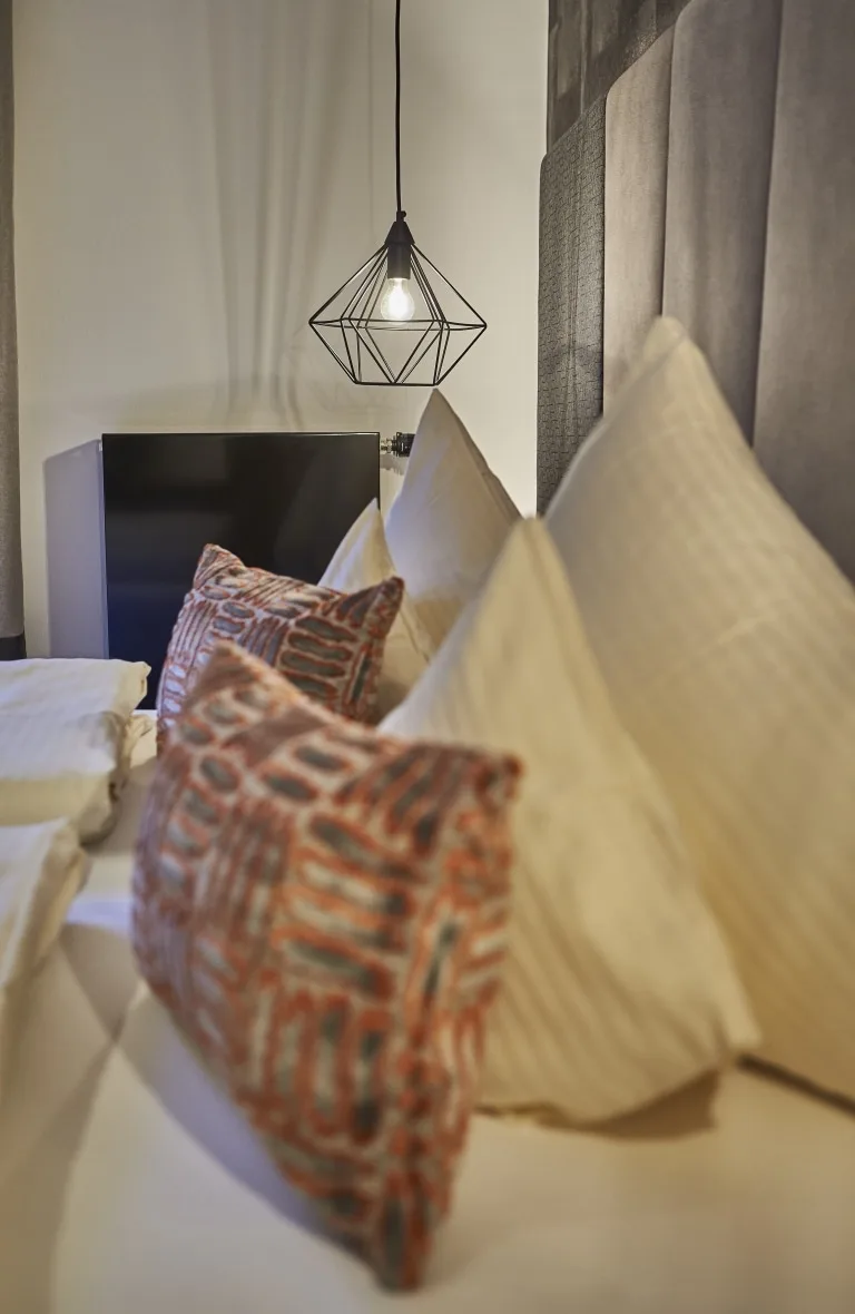 Doppelzimmer Hochalm Kissenbezüge Detailaufnahme Kopfkissen im Doppelzimmer Hochalm