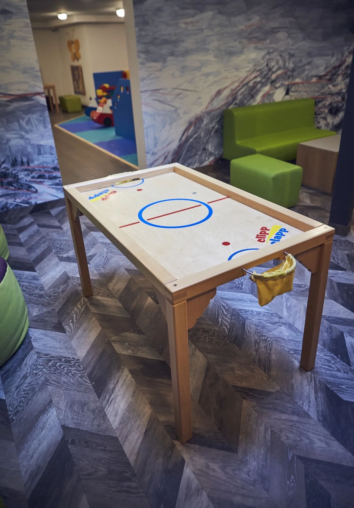 5909 Unser Clipp-Clapp-Tisch in der Familien-Spielewelt
