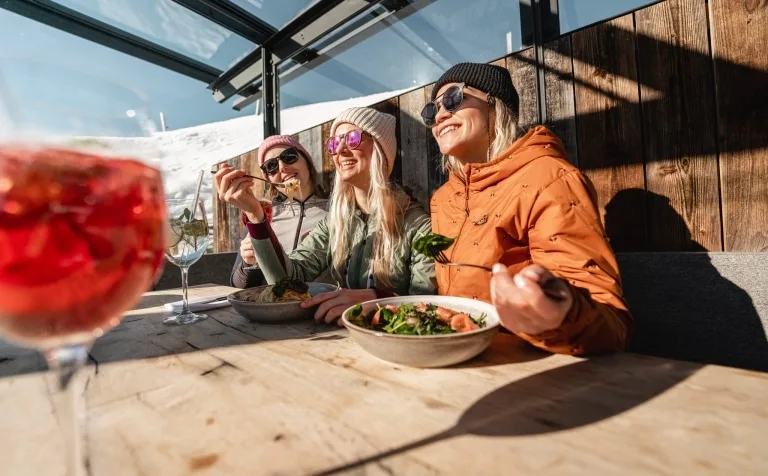 Sonnenskilauf im Skicircus Saalbach Hinterglemm Leogang Fieberbrunn Sonnenskilauf im Skicircus Saalbach Hinterglemm Leogang Fieberbrunn