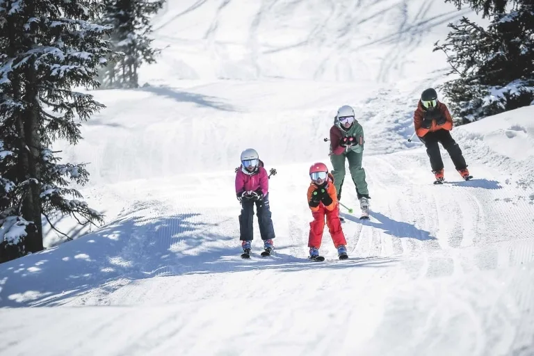 Auf geht´s zum Skifahren in Saalbach Hinterglemm Auf geht´s zum Skifahren in Saalbach Hinterglemm