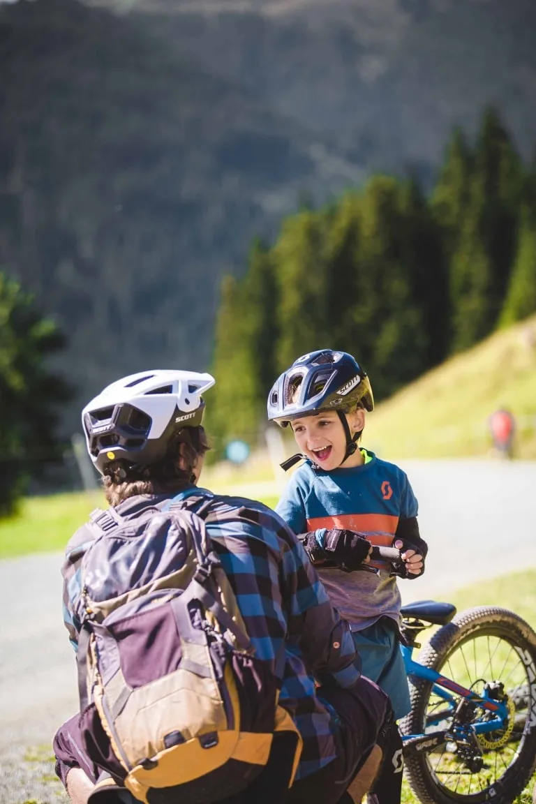 Panorama-Line Familie (6) Vater mit Kind beim Radfahren