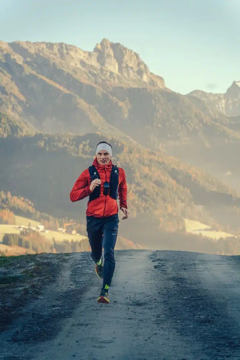 Herr beim Trailrunning
