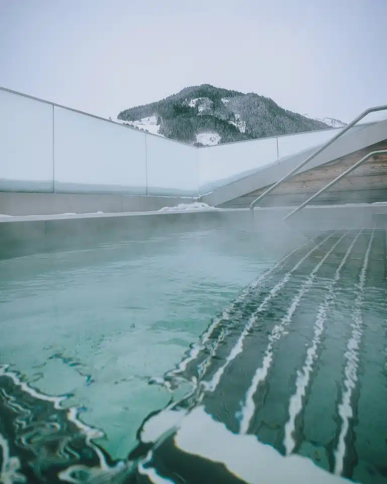 HOTEL HASENAUER Nahaufnahme von Wasser im Pool