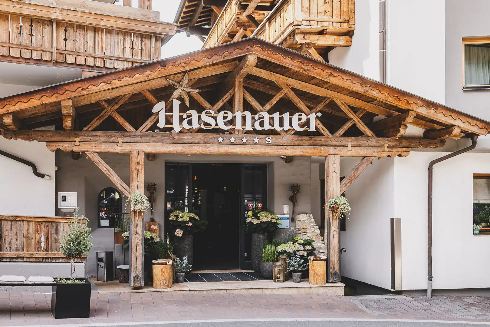 HOTEL HASENAUER Hoteleingang Hotel Hasenauer